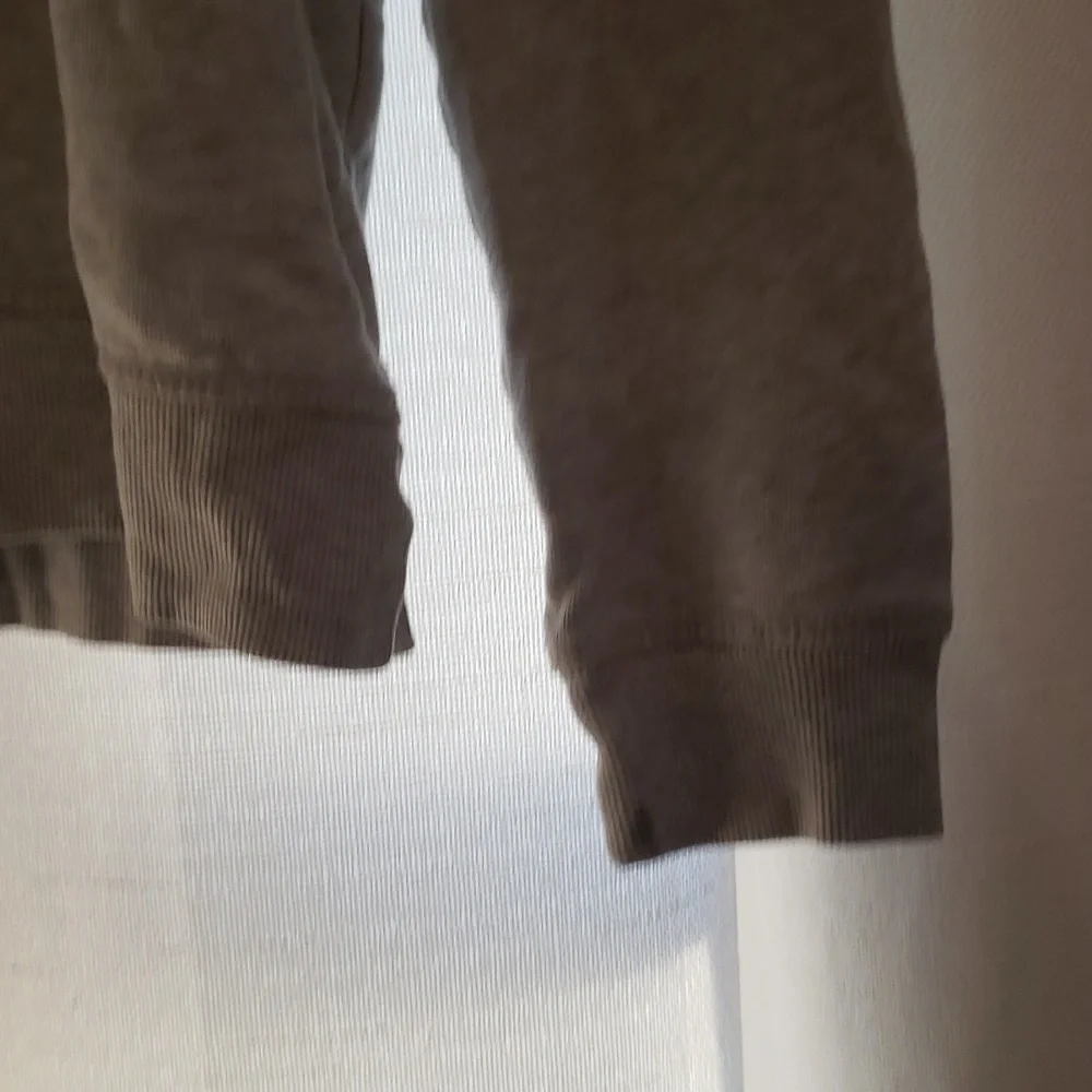 GAP Light gray hoodie size small lettering has shimmer EUC - Picture 5 of 8